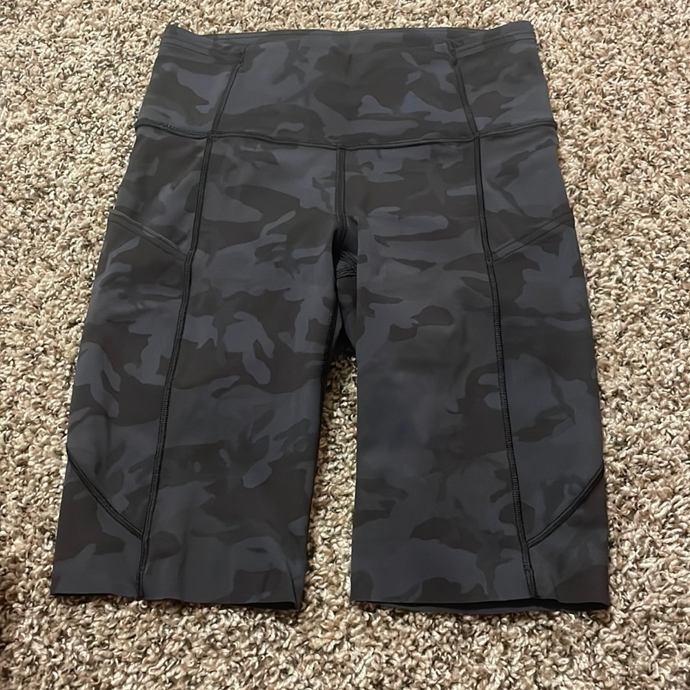42 NWOT Lululemon Fast and Free Short 10"
Incognito Camo Multi Grey